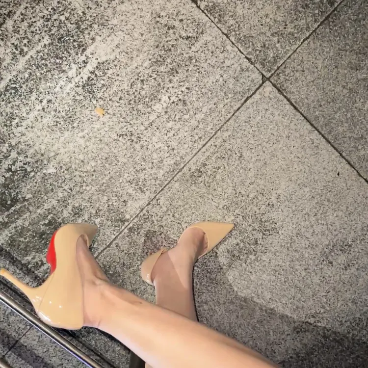 【小鱼定制】纯裸【羊皮版】细跟红底鞋尖头侧空浅口6/8//9公分