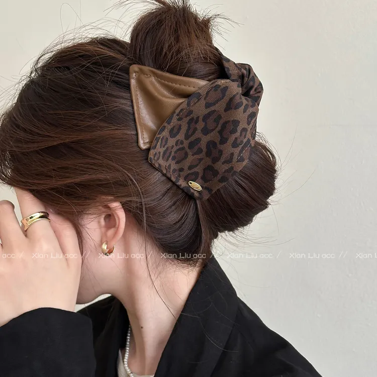 秋冬轻奢复古小众豹纹拼接三角抓夹女个性设计后脑勺盘鲨鱼夹发夹