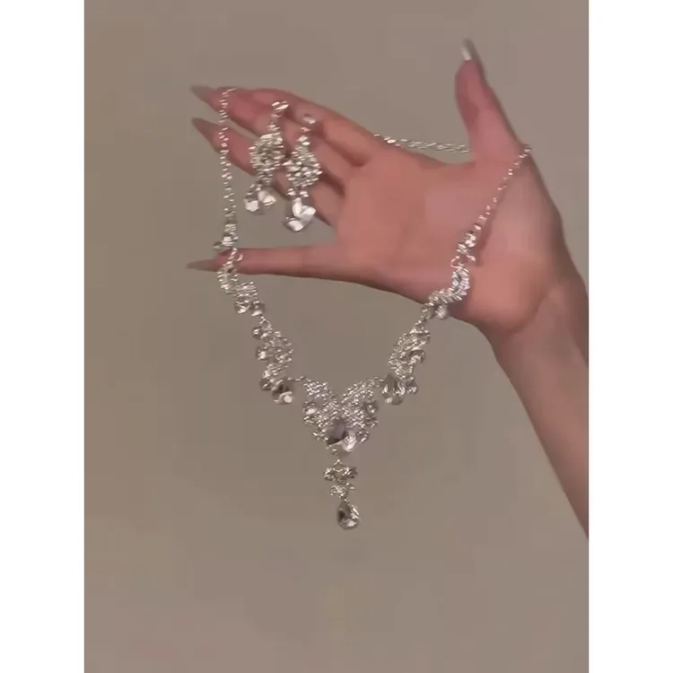 铜合金合成锆石项链 超闪水滴满钻流苏项链女宫廷轻奢设计锁骨链