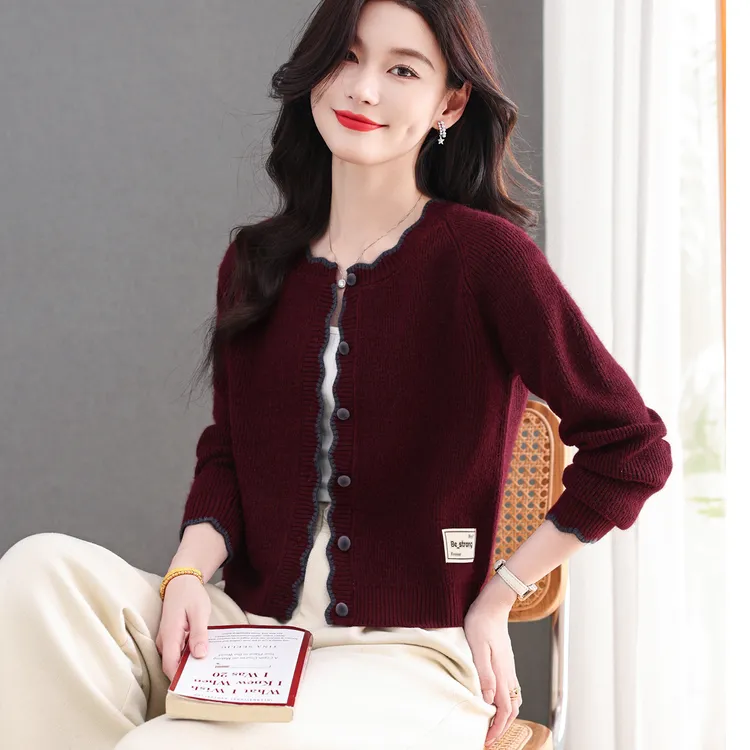 时尚洋气短款针织开衫女秋冬新款小个子好看别致减龄毛衣圆领外套