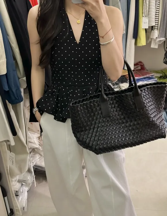 法式纯欲V领挂脖波点吊带背心白色百搭高腰显瘦阔腿裤两件套装