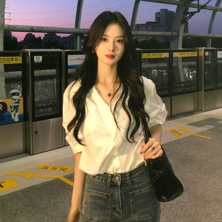 白色通勤衬衫女2025新款爆款夏季法式衬衣v领短袖上衣设计感小众