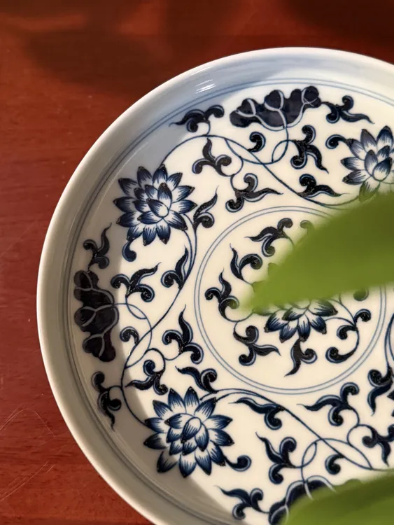 B003【景墨春风】景德镇手工手绘青花并蒂莲壶承 17cm