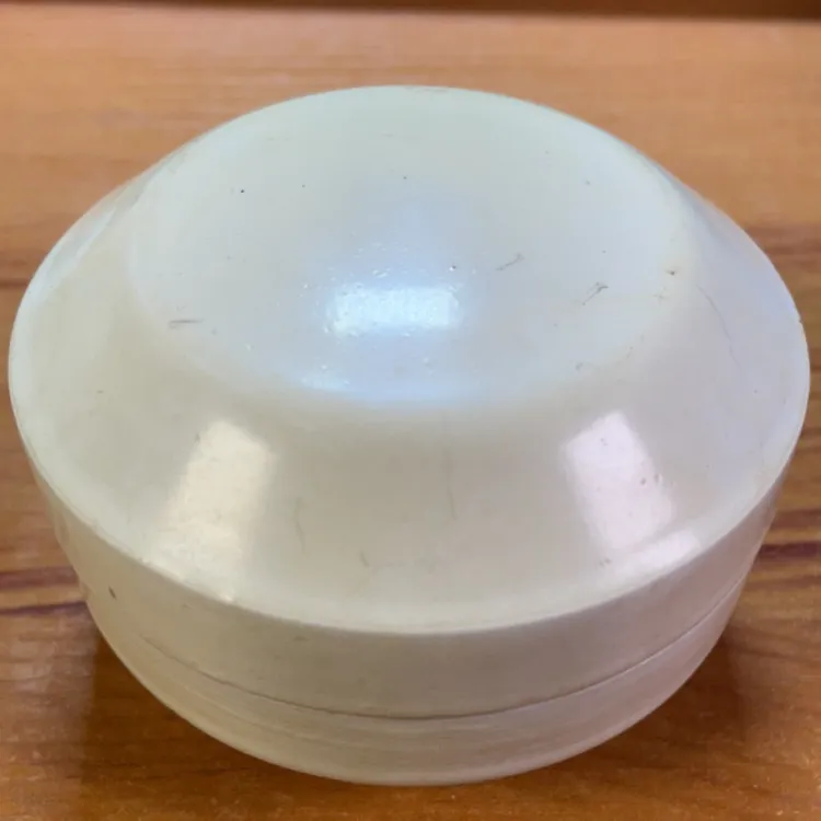 陶瓷白瓷粉盒小巧精致