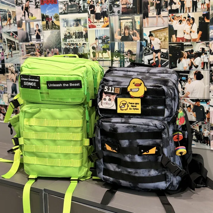 运动健身双肩包户DIY魔术贴背包鲜艳醒目户外登山包多巴胺配色25L