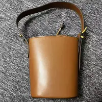 姝宴真皮女包长水桶棕色