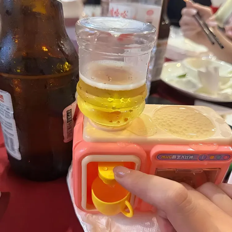 【小孩桌专属】迷你啤酒饮水机创意啤酒桶迷你饮水机送礼居家摆件商品图