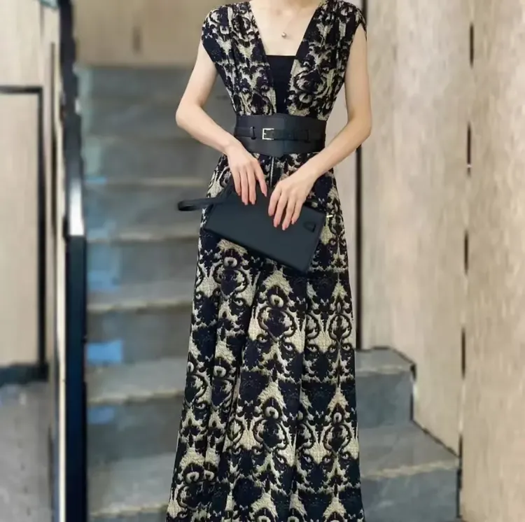2025夏季网红时尚小个子连体裤裙女轻熟风V领高腰显瘦阔腿裤M8291