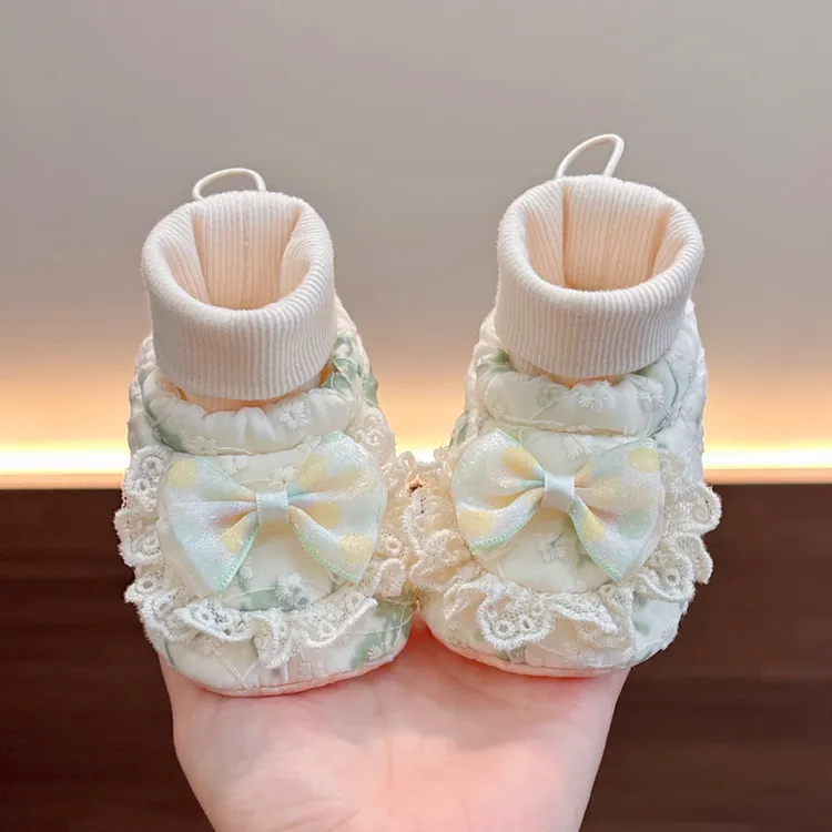 秋冬季婴幼儿0-1岁软底防滑防掉女宝宝公主鞋蕾丝蝴蝶结步前袜鞋