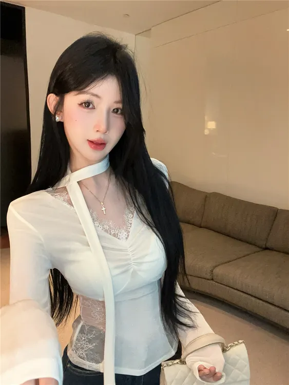 纯欲性感飘带挂脖蕾丝拼接镂空T恤修身显瘦上衣配显瘦休闲裤套装