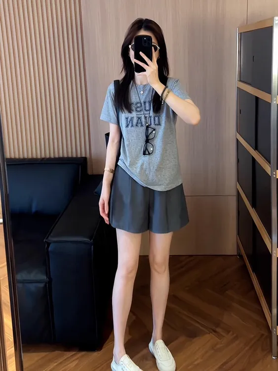 大码女装夏季新款日系字母印花设计灰色宽松T恤超好看短袖两件套