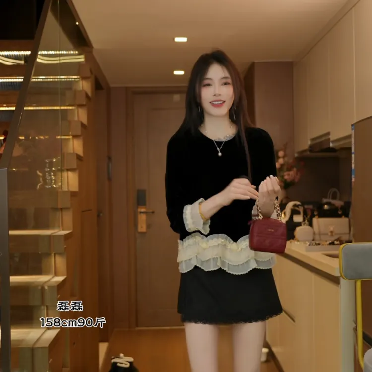 磊磊【情人伊梦】丝绒上衣 拼接设计花瓣褶皱设计丝绒上衣#88191