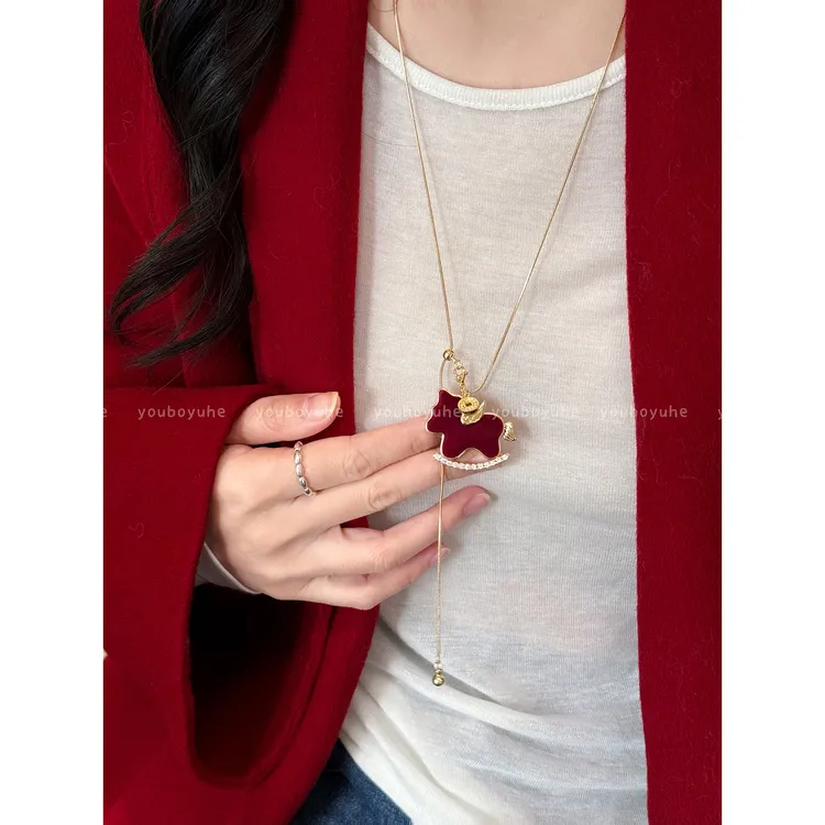 铜合金项链 新中式红色小马吊坠项链长款毛衣链日常百搭复古配饰