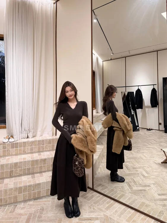 3-SMILEME【和光同尘】秋冬绵羊毛混纺舒适花苞半身裙MD01925412