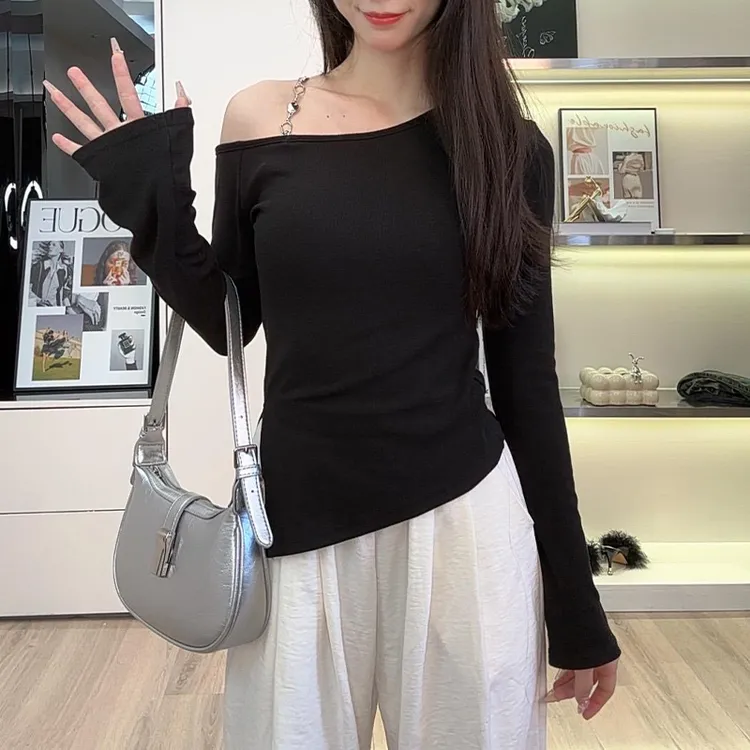 秋季新款甜辣妹长袖T恤女不规则链条露肩上衣黑色修身内搭打底衫