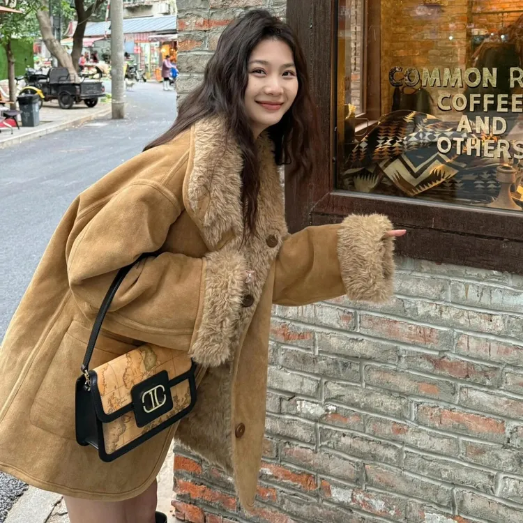 2025冬季新款两穿皮毛一体毛毛绒机车服秋冬宽松加厚百搭外套女