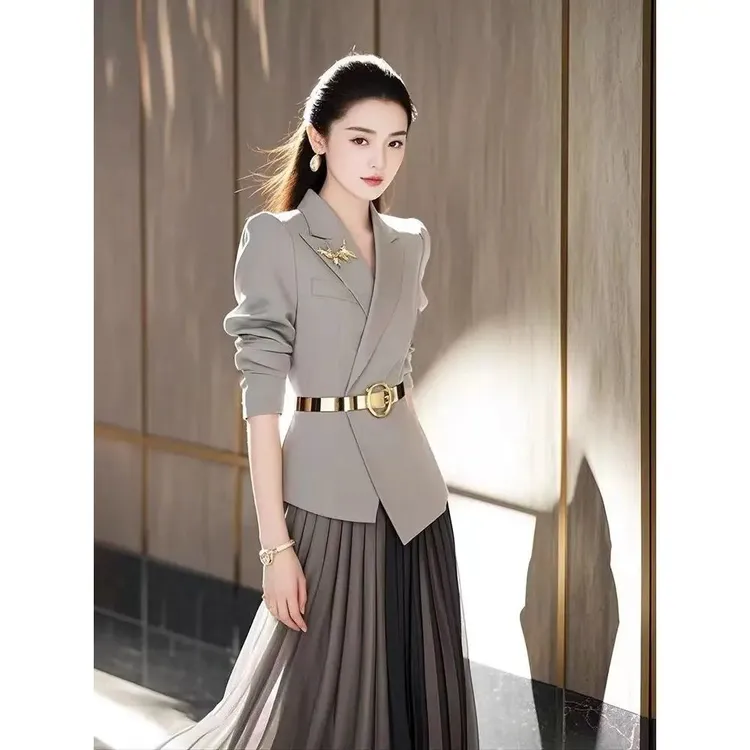 2025秋装搭配一整套名媛气质轻奢时髦高级感灰色西装外套半身裙两