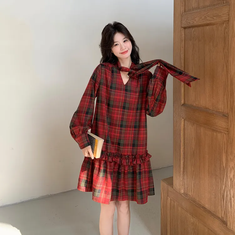 文艺小个子复古红色格子连衣裙女2025初秋新款大方减龄系带衬衫裙