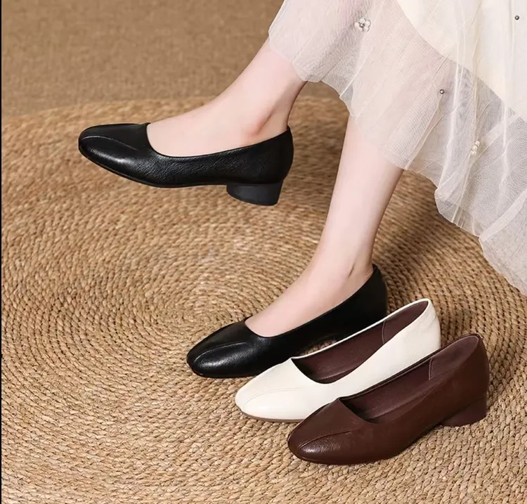 2025新款软底软面粗跟舒适百搭单鞋罗马元素浅口平底圆头