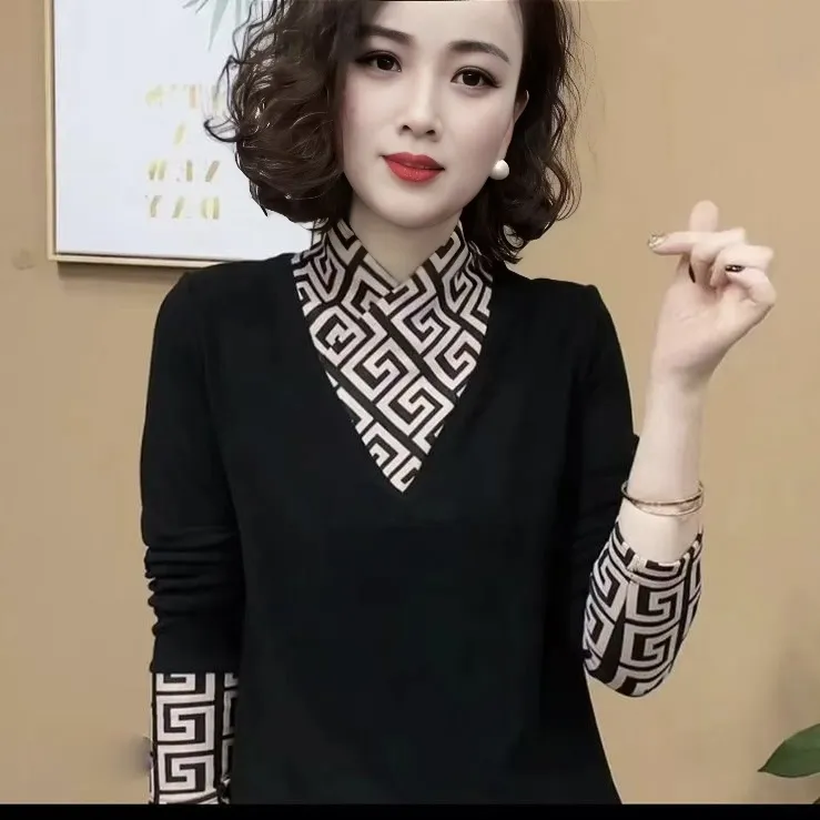 秋冬新款半高V领减龄气质拼色百搭时尚显瘦长袖妈妈洋气上衣潮女