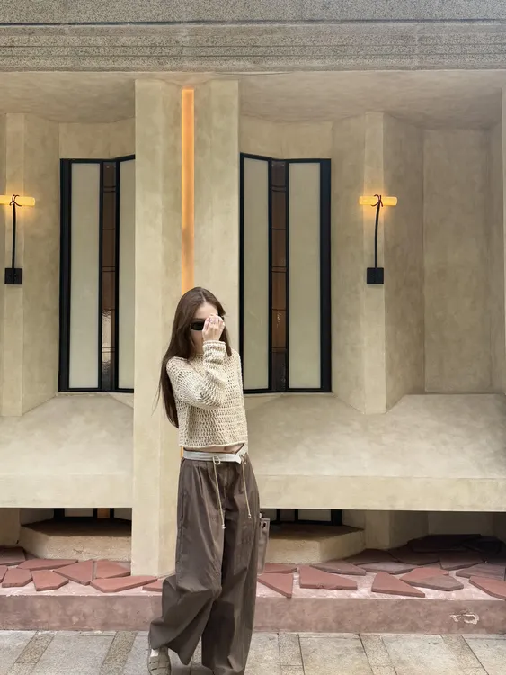 2025秋季新品韩系气质镂空套头毛衫橡木棕咖翻腰抽绳休闲长裤套装