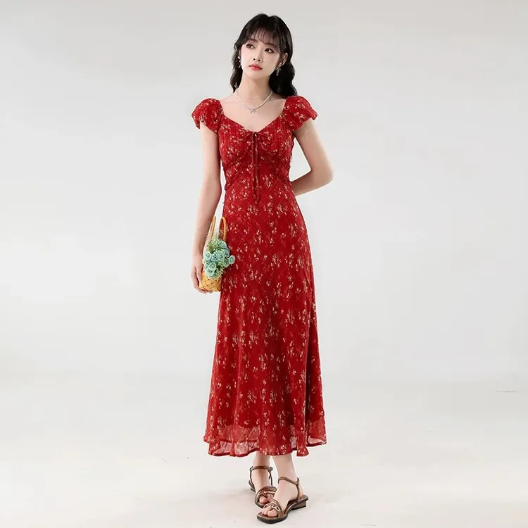 法式绝美V领碎花连衣裙女2025夏季气质收掐腰长裙茶歇裙漂亮度假