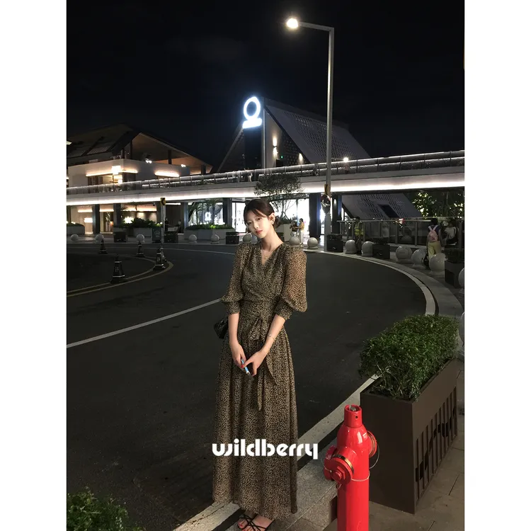 小野莓【轻熟欧尼】7月7日夏季新品长袖黑色碎花连衣裙子BL1513726