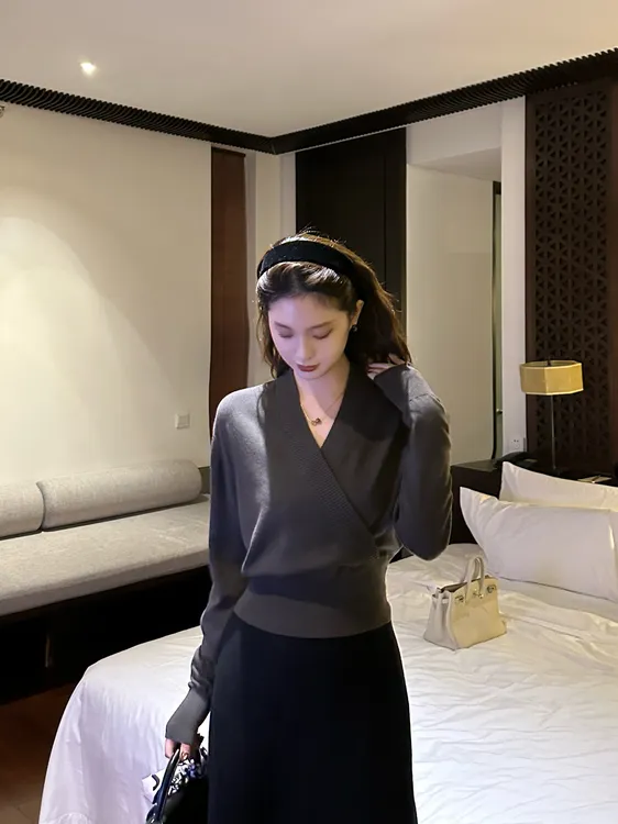 R123466W【巴素兰羊毛】毛针织衫款拼色针织长袖V领常规款法式