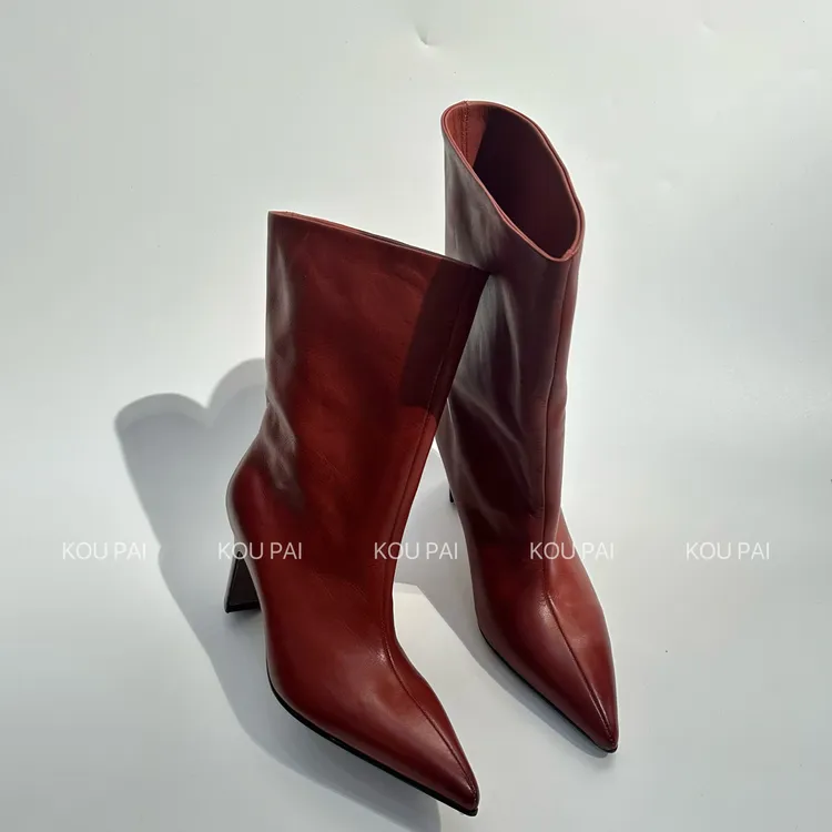 【蔻牌女鞋】7cm短靴秋冬新款时尚气质尖头时装靴百搭粗跟真皮短靴