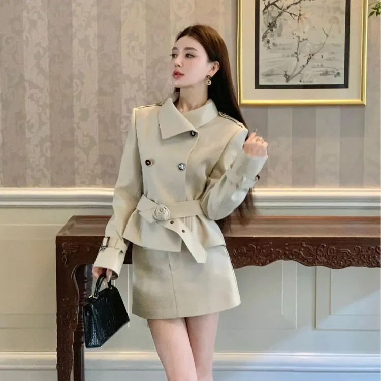 韩版气质收腰款时尚风衣外套女款2025秋季新款小众高级短裙两件套