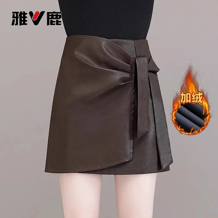 雅鹿咖色pu皮短裙女秋冬2025年新款高腰加绒a字裙子包臀半身裙子