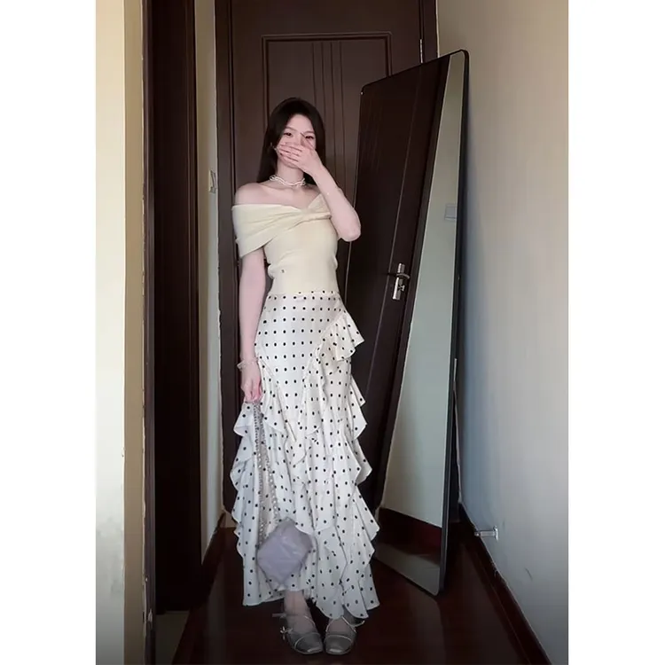 2025年夏季新款ins气质一字肩蝴蝶结针织上衣女配荷叶边波点半裙