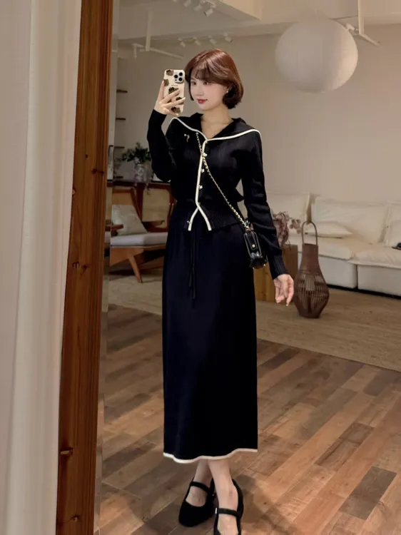 蕾英俊-黑巧奶霜-冬季法式小香风撞色针织翻领上衣+高腰半裙