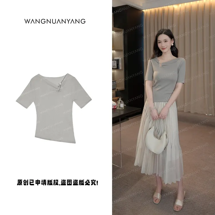 【王暖阳】温柔有力量-白/粉|夏季U型珍珠拉扣收皱领修身短袖针织衫