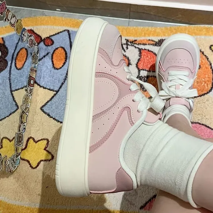 超火奶呼呼百搭休闲小白鞋2025新款夏季厚底高颜值校园风面包板鞋