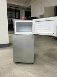 仓库背景展示小冰箱 非卖品勿拍