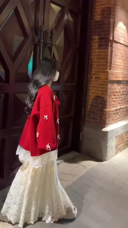 2026秋冬新款韩系甜美氛围感红色蕾丝拼接毛衣外半身裙气质两件套