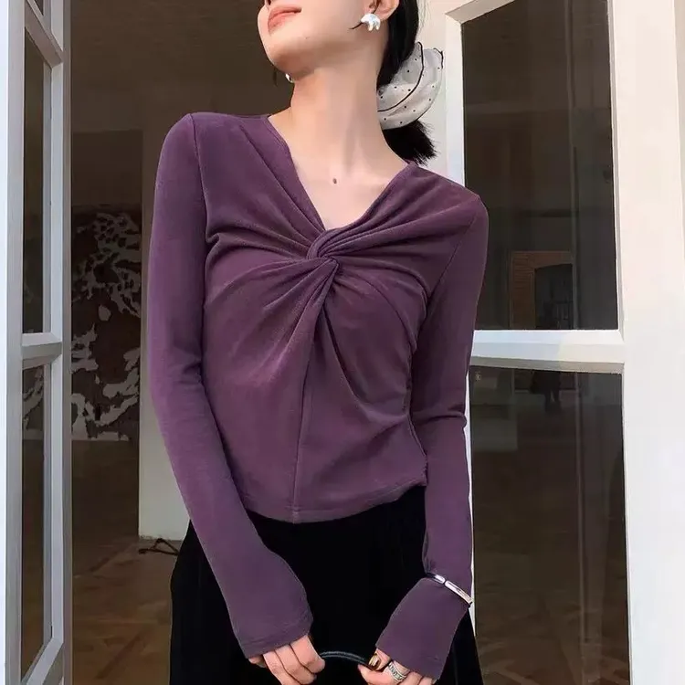 【设计款上衣】V领女秋冬依翡丝发热绒纽结设计打底衫内搭外穿