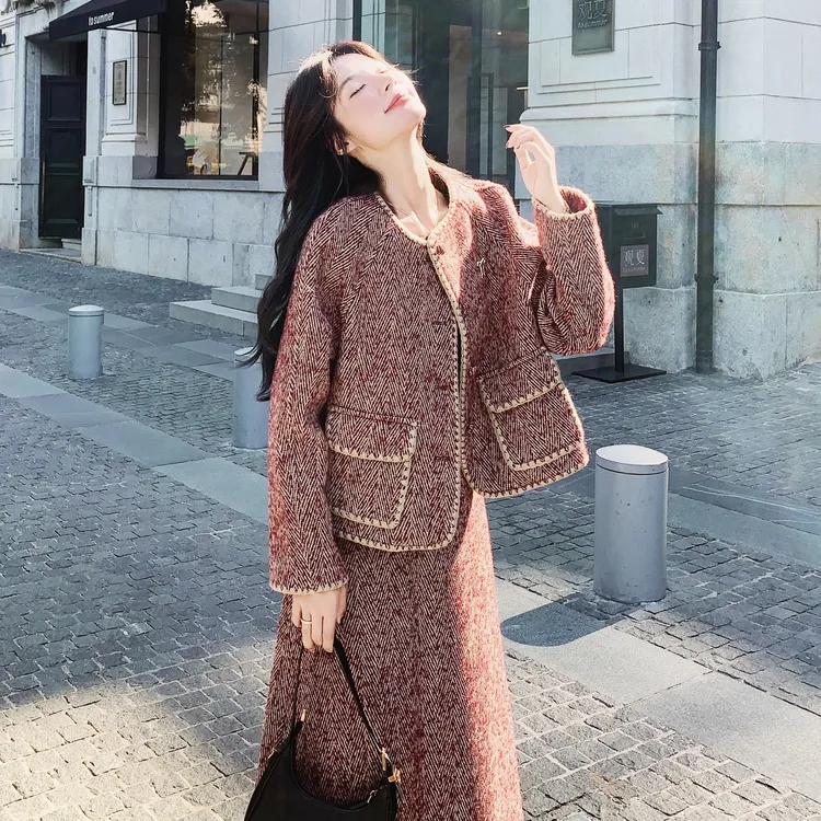 小香风羊毛呢套装裙2025超火新款巨好看的夹棉短外套半身裙两件套