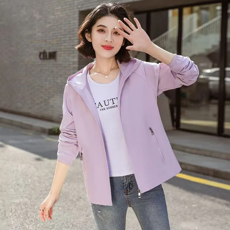 春秋女外套2025短款韩版宽松冲锋衣外套休闲运动防风薄款连帽开衫