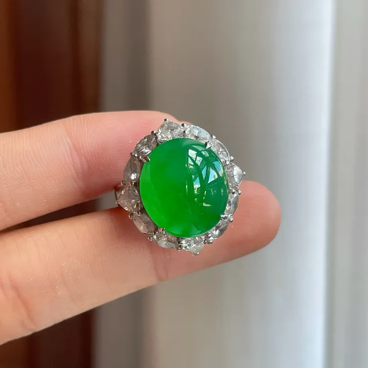 敏格拉芭天然缅甸A货翡翠18k金钻镶糯冰阳绿翡翠精致百搭蛋面戒 