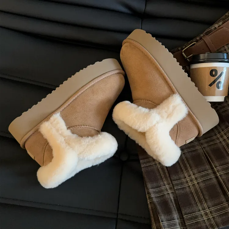 2025新款冬季短筒雪地靴女款羊皮毛一体厚底靴子防滑加厚雪地棉鞋