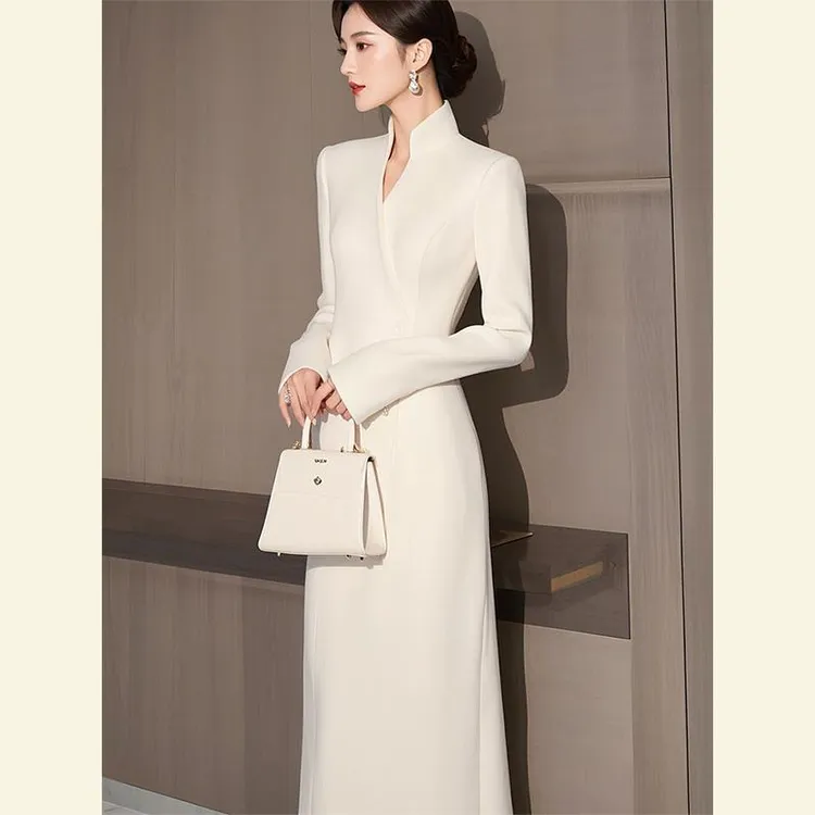 早春气场强大轻奢礼服高级感上流社会法式白色立领收腰显瘦连衣裙