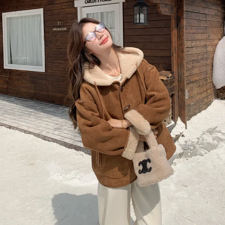 咖色两面穿短款皮毛一体外套女2025新款冬季慵懒复古麂皮绒机车服