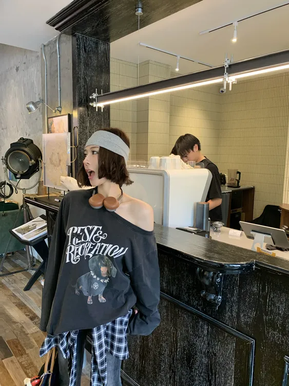 Lynka Vogue韩系做旧腊肠狗斜肩长袖t女秋季新款修身显瘦时尚上衣