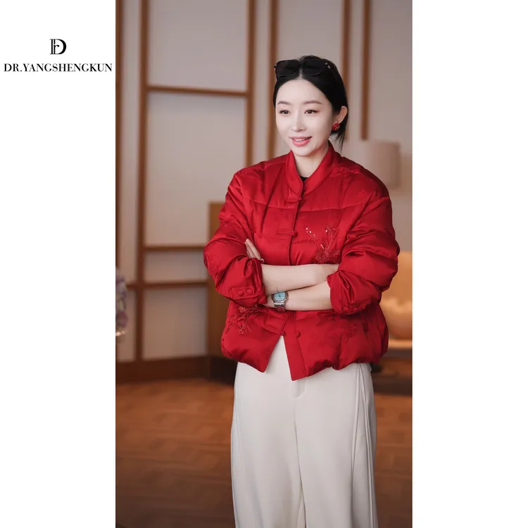 杨圣坤2025冬季新品90鹅绒新中式盘扣重工钉珠外套SQ25120804