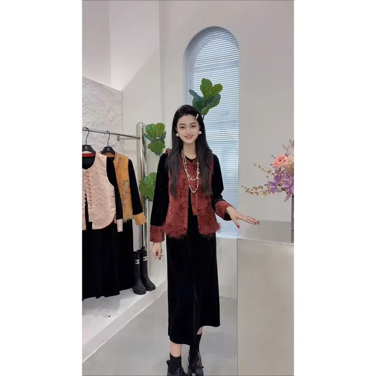 251101【夹心定制】冬季加厚雪尼款红色重工毛毛新中式鸵鸟毛两件套