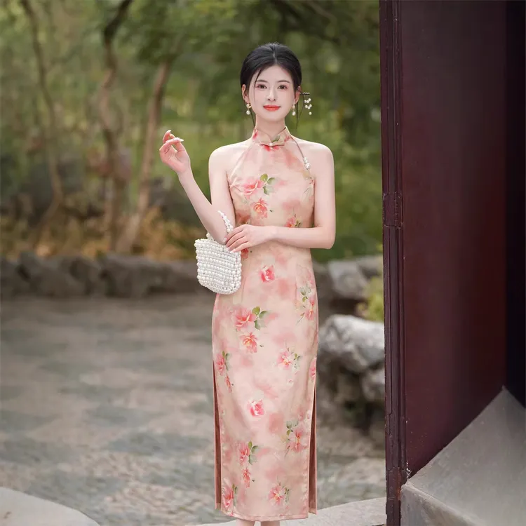 旗袍2025连衣裙少女挂脖无袖年轻款气质新中式高级感新款改良旗袍