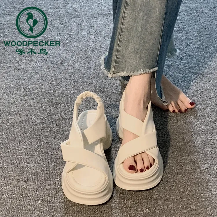 啄木鸟凉鞋女士2025夏季新款外穿百搭配裙子爆款厚底高跟沙滩鞋子