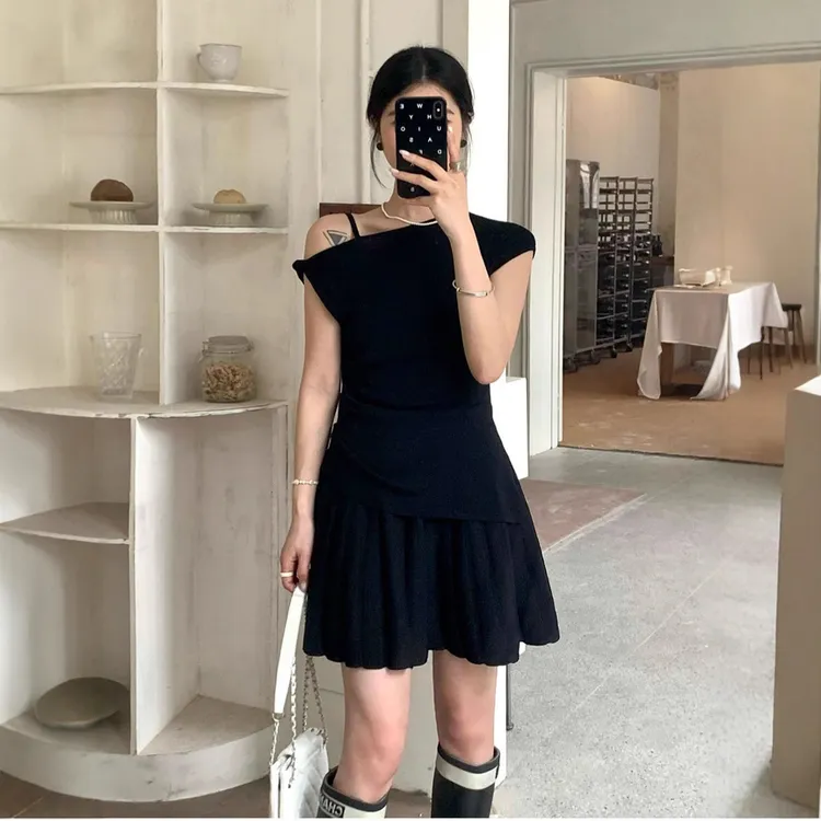 DouKox轻奢春夏冰丝气质斜肩压褶半身裙两件套法式纯欲露肩显瘦针